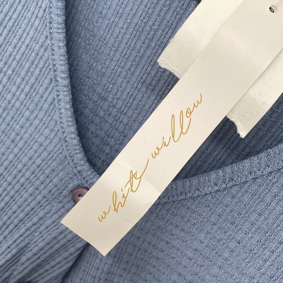 White Willow Nordstrom Faux Wrap Textured Button Front Top XS NWT - Picture 8 of 9
